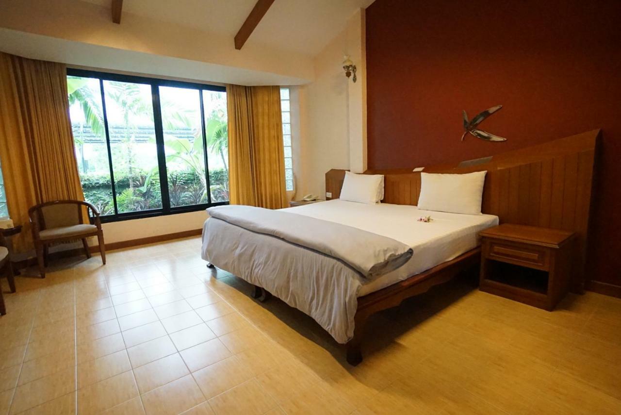 Country Lake View Hotel 수판 부리 외부 사진